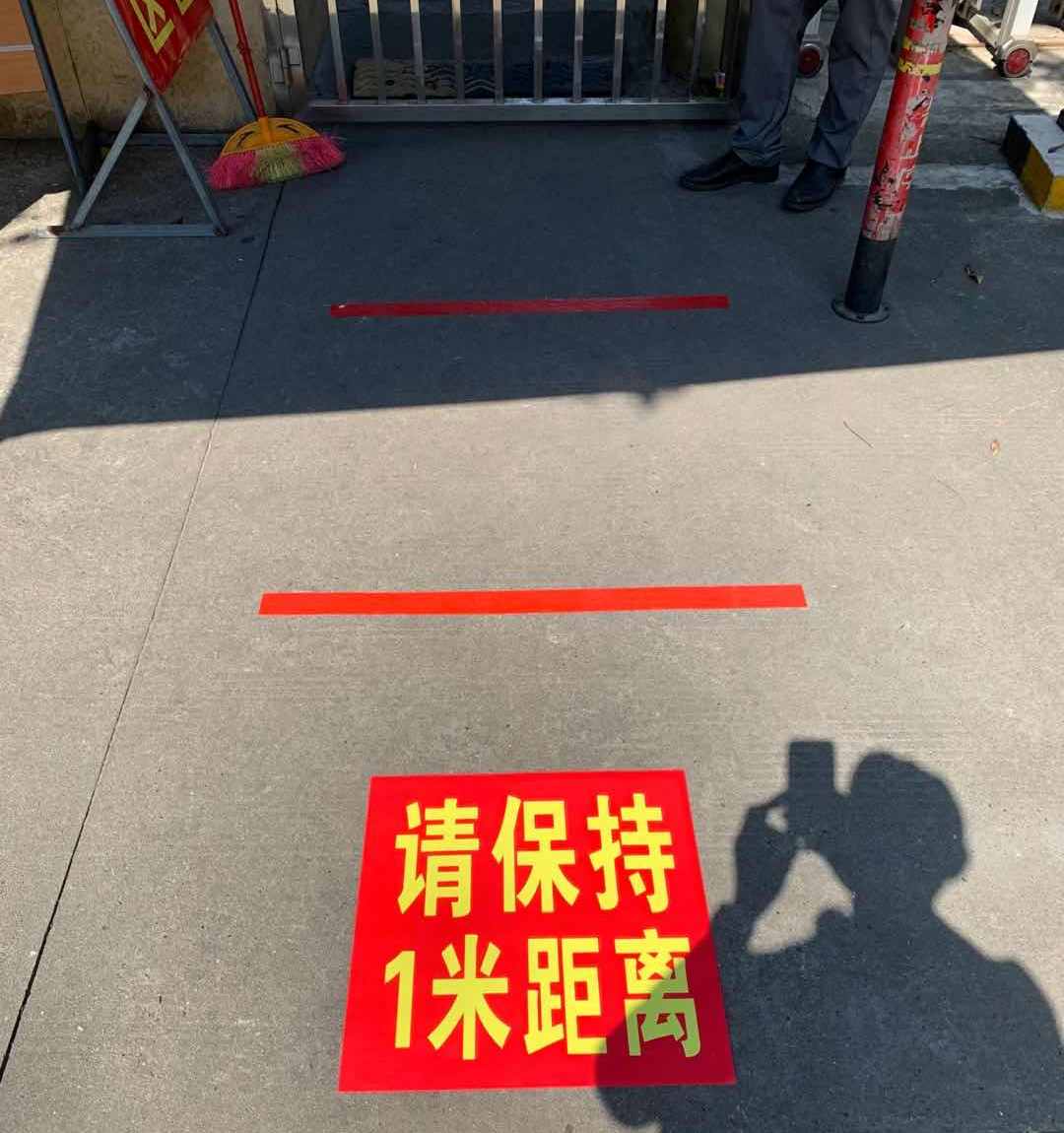 处领导检查学生返校准备工作