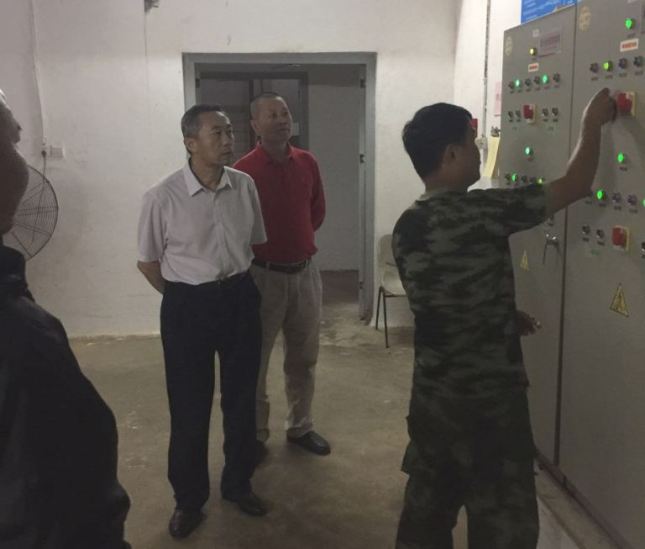 史副校长亲临图书馆进行消防安全检查  