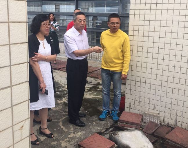 史副校长亲临图书馆进行消防安全检查  
