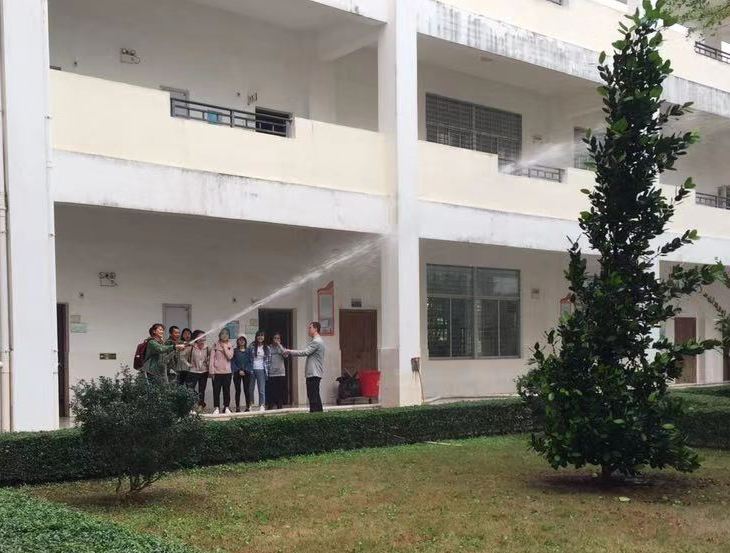 化工学院组织学生消防安全教育